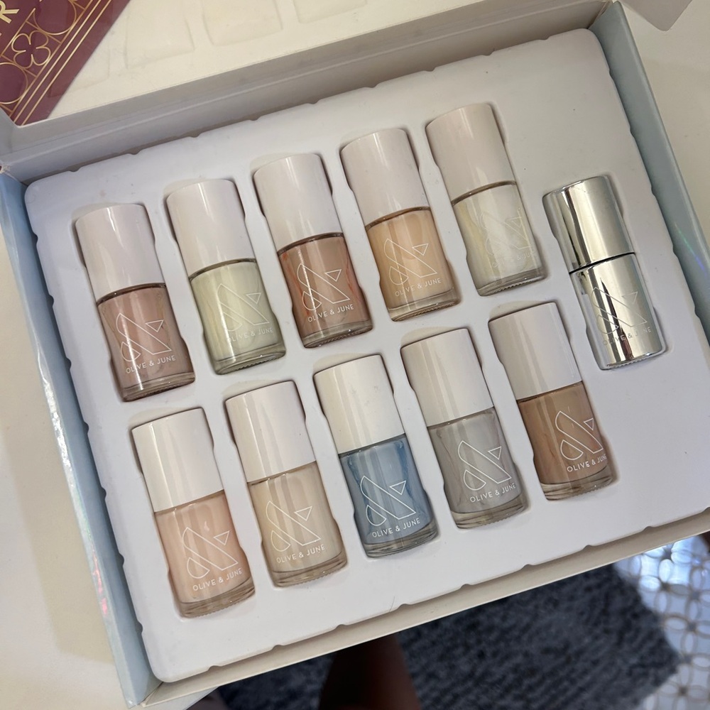 Olive & June the perfect match kit - brand new